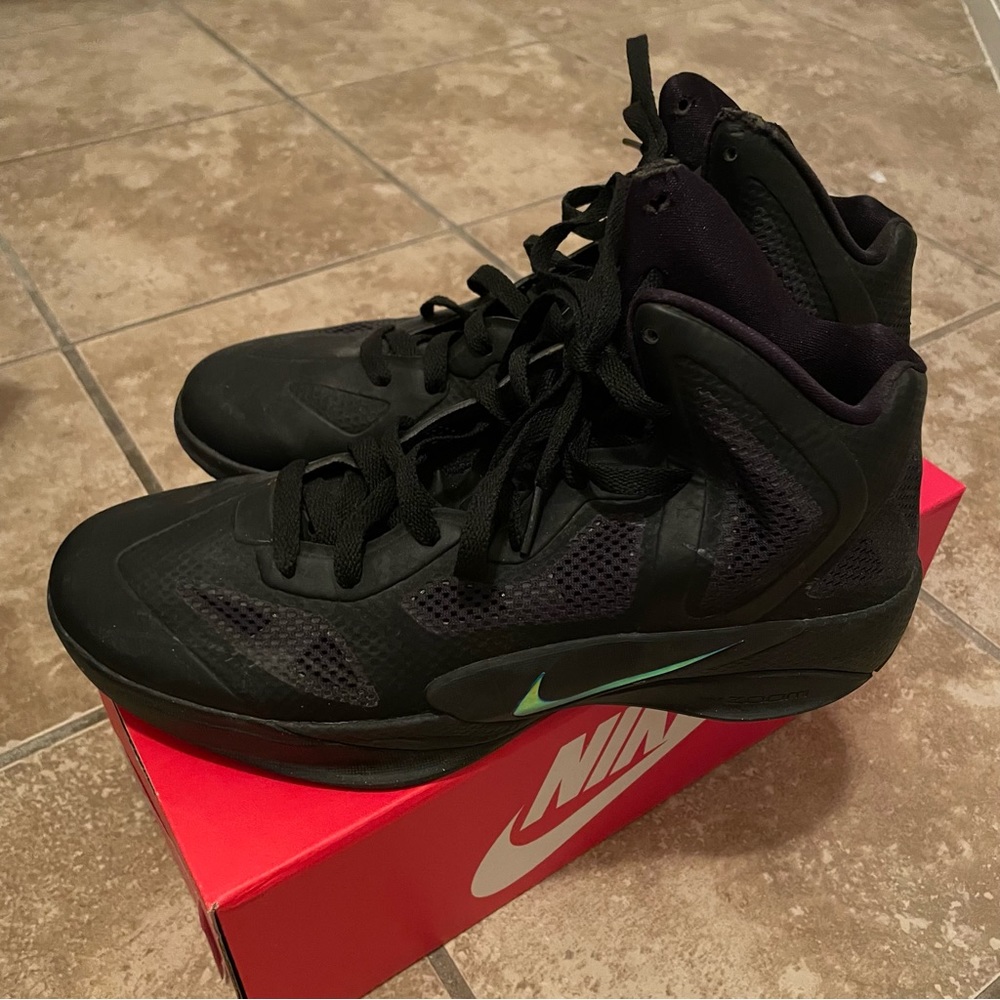 nike zoom hyperfuse 2011 black metallic luster basketball shoes